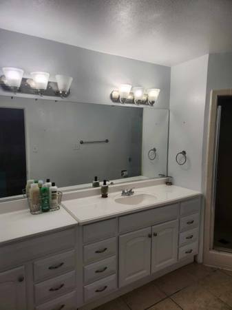 $1,300 / 1br - Room for rent fully furnished - includes utilities+internet $1300 (Modesto)63654928659969123