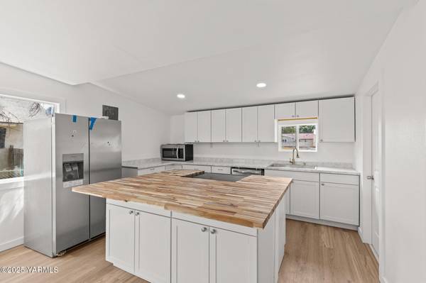 $265,000 / 2br - 779ft2 - 2BD, FULLY RENOVATED + ADU unit (Yakima)64319762300162123