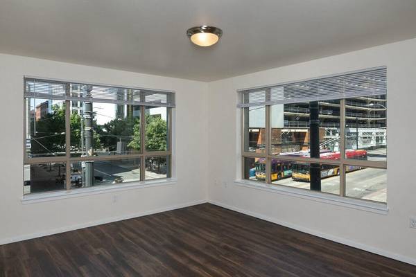 $1,242 / 532ft2 - Built In Shelving, Intercom-Controlled Access, Elevator Access (Downtown)63884889947523120