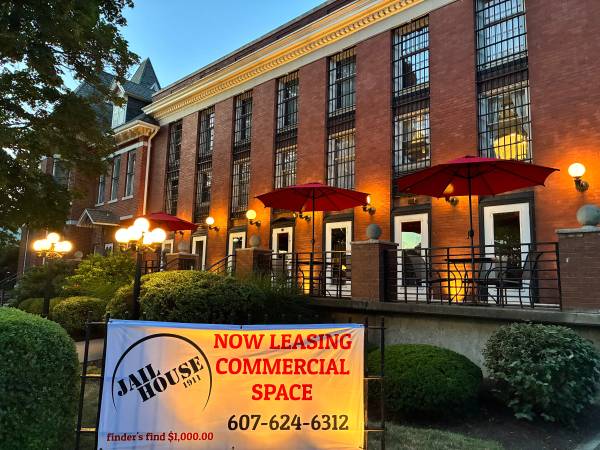 $2,100 / 2300ft2 - Now Leasing: Commercial Space with Limitless Potential! (Owego)64035577594882123