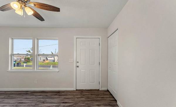$1800.00 / 3br - 1140ft2 - Charming 3 Bedroom with HUGE backyard.63910447513859123