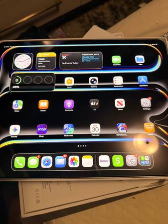 iPad Pro 13 M4 With Magic Keyboard 1