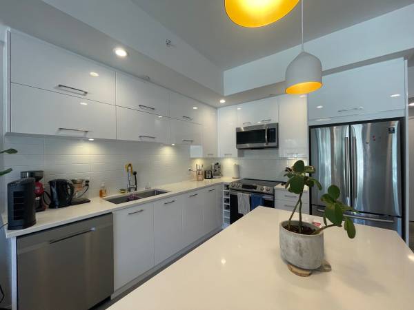 Penthouse, private 1.5 bed 2 bath BRIGHT condo 2