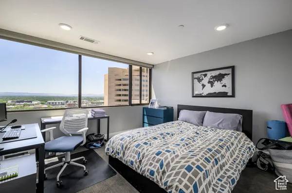 $1,500 / 2br - 1411ft2 - Amazing 2 Bedrooms Condo with space and pool (Salt Lake City, UT)63969193487491120
