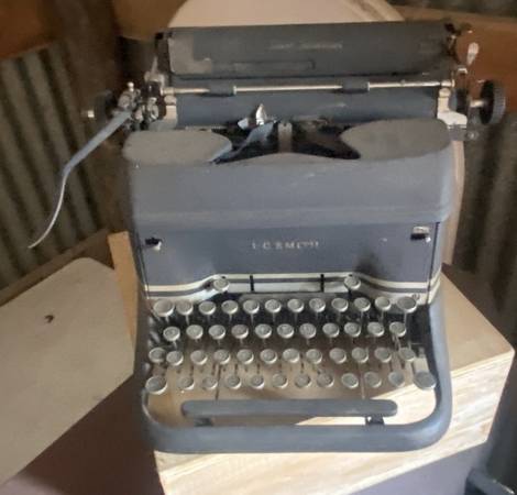 Antique typewriter 1