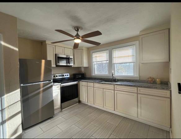 Apartamento de 2 cuartos en Stoughton $2050 1