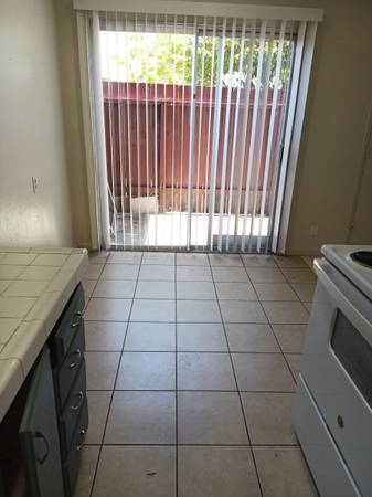 $1,995 / 2br - 880ft2 - 2 bedroom 1.5 bath Townhome (vallejo / benicia)63938629437827122