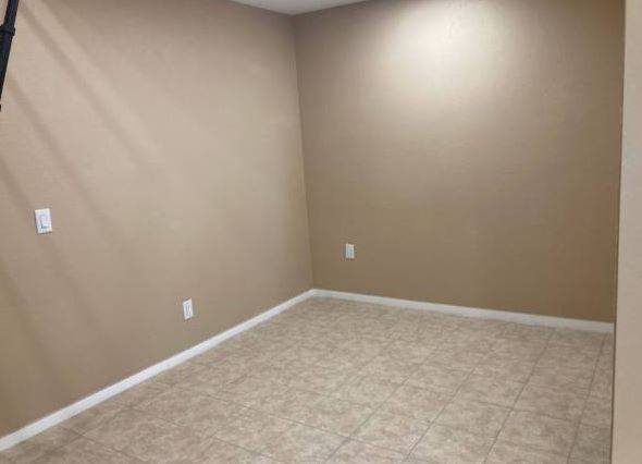 $990 / 2br - 2-bedroom, 1-bathroom single-family home (Long Beach, CA)63701186143363121