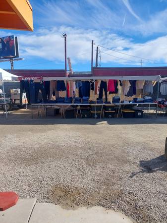 puesto levi's y mas 1