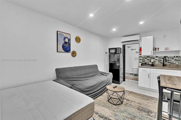 $1,500 / 500ft2 - STUDIO FOR RENT Tastefully renovated and furnished!! (DANIA BEACH)63825139222657123