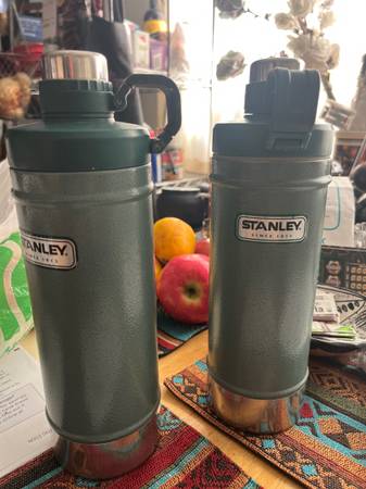 (2) Stanley Classic Vacuum Water Bottles - 27 OZ. Excellent Condition 1