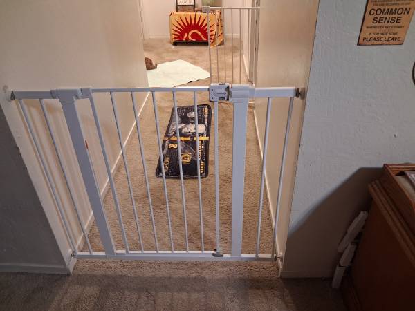 3 Ajustable Locking Metal Gates 1