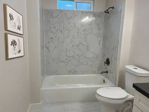$1,085 / 1br - 1-Bed near BART w/ In-Unit Laundry & Parking (Daly City)63826178666369121
