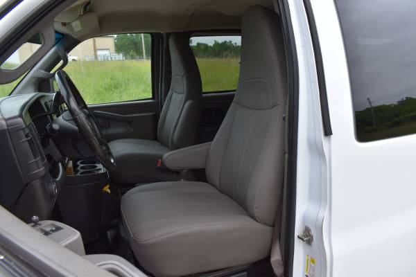 2023 Chevrolet 3500HD EXPRESS VAN - Photo 10