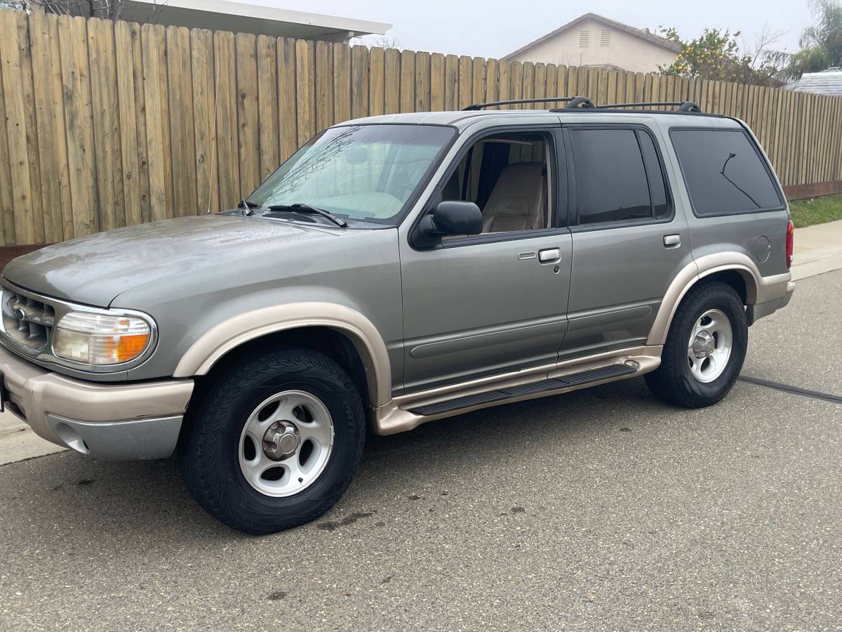 1997 Ford Explorer, Eddie Bauer, 4 x 4 4.0 engine