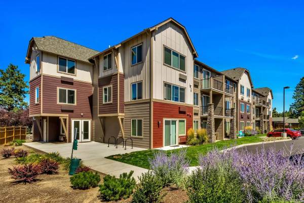 $2,075 / 2br - 1099ft2 - Elevators And Indoor Hallways, Energy-Efficient In-wall Heating (Pilot Butte)63839291554563121