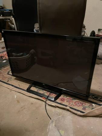 36" LG TV 1