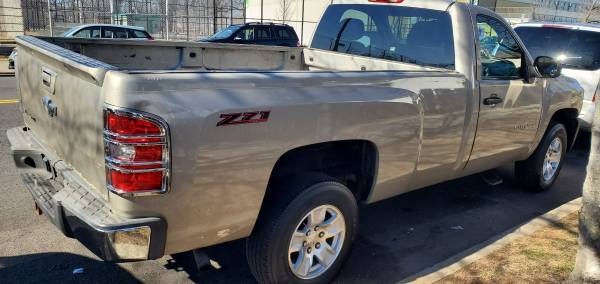 Camioneta Pickup 2007 Chevy Silverado Z71 - $3,900 (Staten Island, Nueva York)63614034898945121