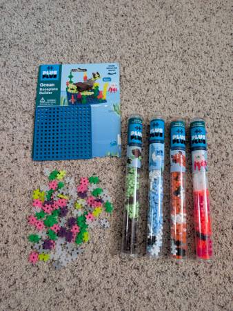 # Plus Plus building toys - 4 sets, baseplate & extra pieces 1