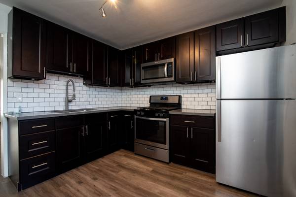 $2,495 / 2br - Hermoso adosado de dos habitaciones a pocas cuadras de The American At Brand (GlEnDaLE)63869889751811124