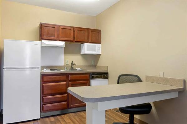 Air Conditioning, Night Patrol, Parking Included 1