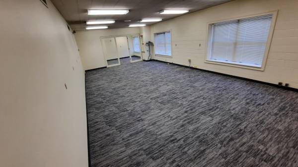 $995 / 1676ft2 - ESPACIO DE OFICINAS EN EL CENTRO, ESTACIONAMIENTO INCLUYE ELECTRICIDAD, AGUA - ALTA CIRCULACIÓN (Erwin)63839300640385123