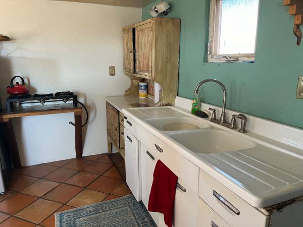 $900 / 1br - 500ft2 - ARTIST RETREAT SUBLET  all of OCT & NOV 2025 (Madrid, New Mexico)63659867281923124