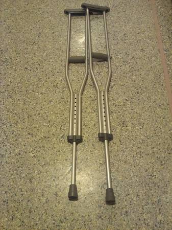 Aluminum Crutches - adult size/adjustable 1