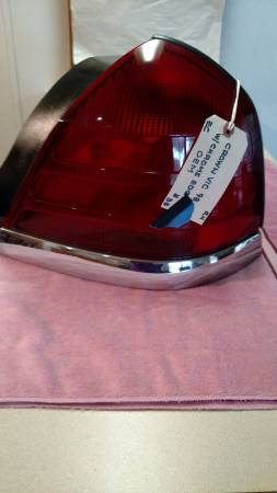 Crown Vic 98-11 tail light RH 1