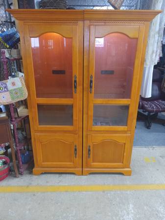 Lighted Display Case Oak Finish 1