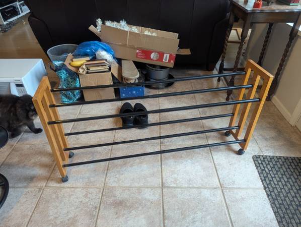 Adjustable Width Shoe Rack 1