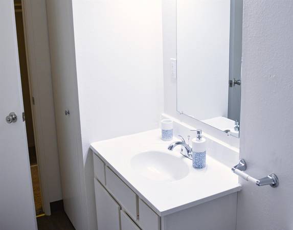 $1,215 / 1br - ¡MES GRATIS Y MÁS! + Precio económico, en ascenso, se aceptan gatos y perros (Wilkes-East)63870109237123122