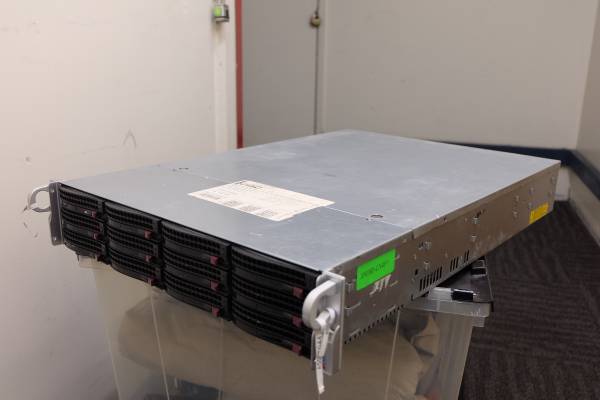 Supermicro 2U server CSE826 / 2x E5-2660 V2 2.2GHz / 384GB 1