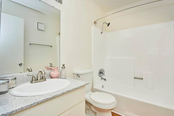 Refrigerator, Dishwasher, 1BD 1BA 1