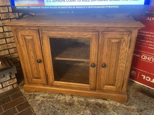 Oak TV Stand-- Excellent Cond. 1