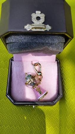 2008 Juicy Couture Pink Bubble Gum Machine Charm New in Box - $85 (Tacoma)63471372357507121