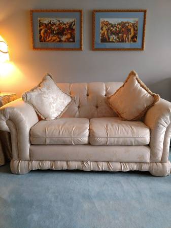 Sofa/Loveseat (2) 1