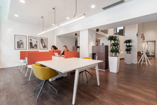 New space, fresh ideas | coworking desks 1