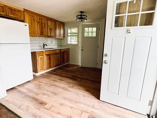 $1900.00 / 2br - 720ft2 - Newly Renovated 2-Bedroom Duplex in Bantam, CT63945361178882121