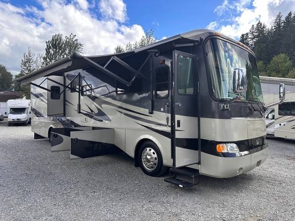 2006 Monaco Knight 40DFD — Low-Mileage Class A Diesel Pusher! 1