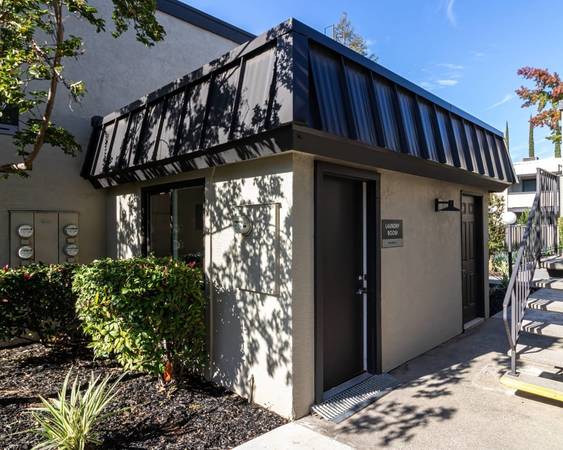 $1,801 / 2br - 2B/1B, Clubhouse, Broadband Internet Access (4729 Manzanita Ave, Carmichael, CA)64044025102211124