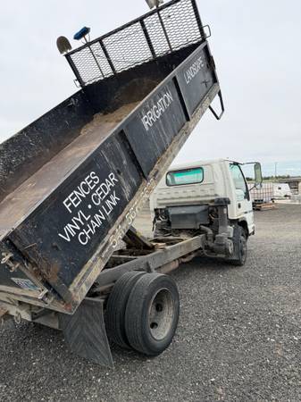 2006 Isuzu NRR - Photo 8