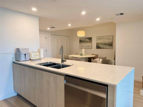 $3,300 / 2br - 1097ft2 - Uber Luxe Split Floorplan 2bd! (The Highlands- Aventura)64001847134211124