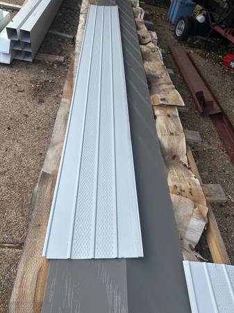 Aluminum Soffit, center vent 16” x 12’ , white 1