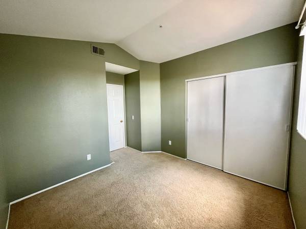$950 / 1br - Private Room for Rent (Vista)63933114827394121