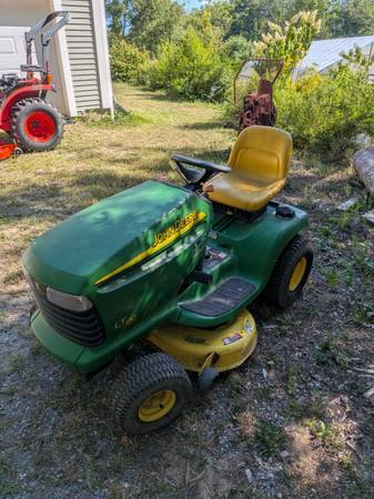 John Deere LT180 1