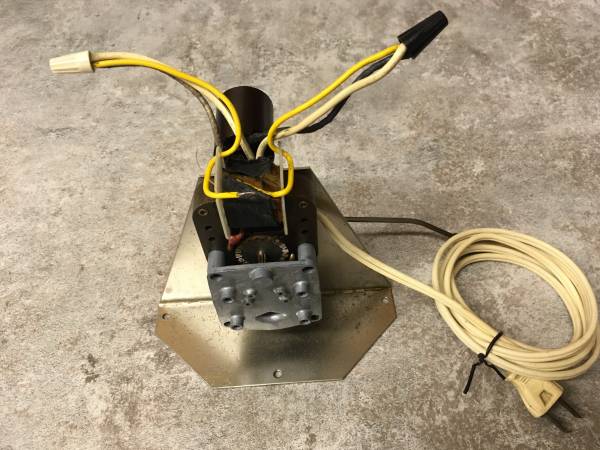 Vintage Beco Animated Santa Bracketry, Light Socket & Motor 1