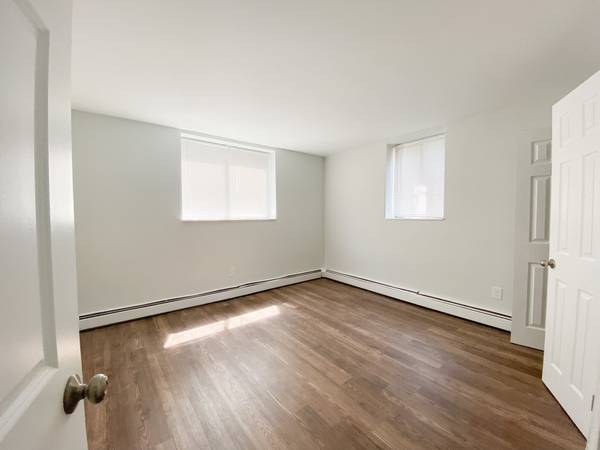 $2,750 / 2br - Disponible ahora, 2 habitaciones, admitimos mascotas, calefacción / agua caliente incluidas, sin comisión, un mes gratis (Jamaica Plain)63699373688449121