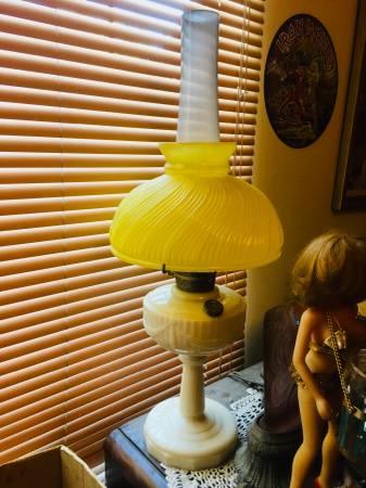 Early Lincoln Drape  Butterscotch Uranium Glass  Aladdin Lamp Complete 1