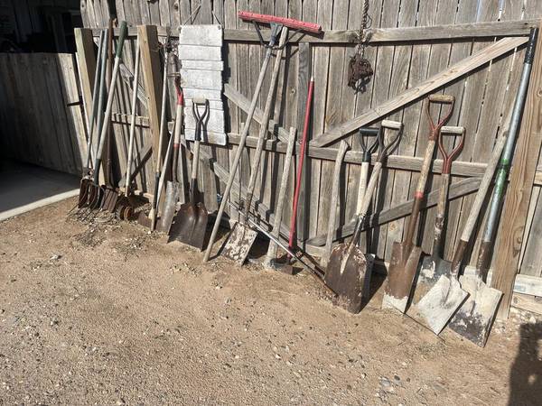 ASSORTED GARDEN TOOLS 1
